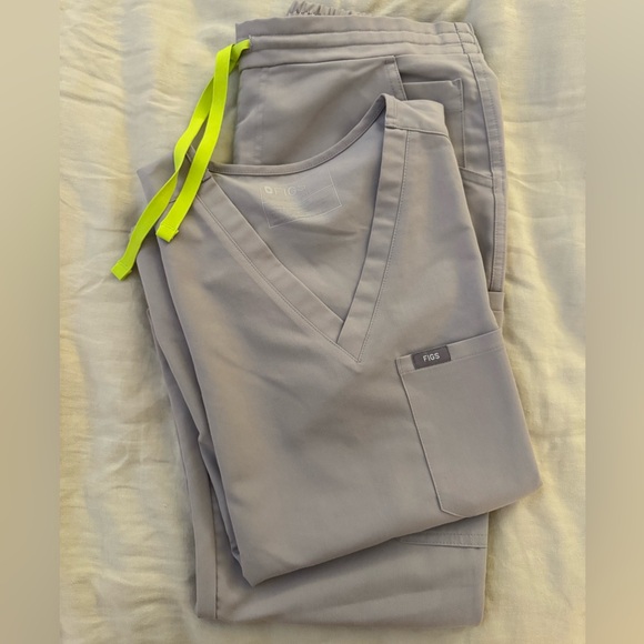 Figs light grey scrub set - Picture 1 of 7